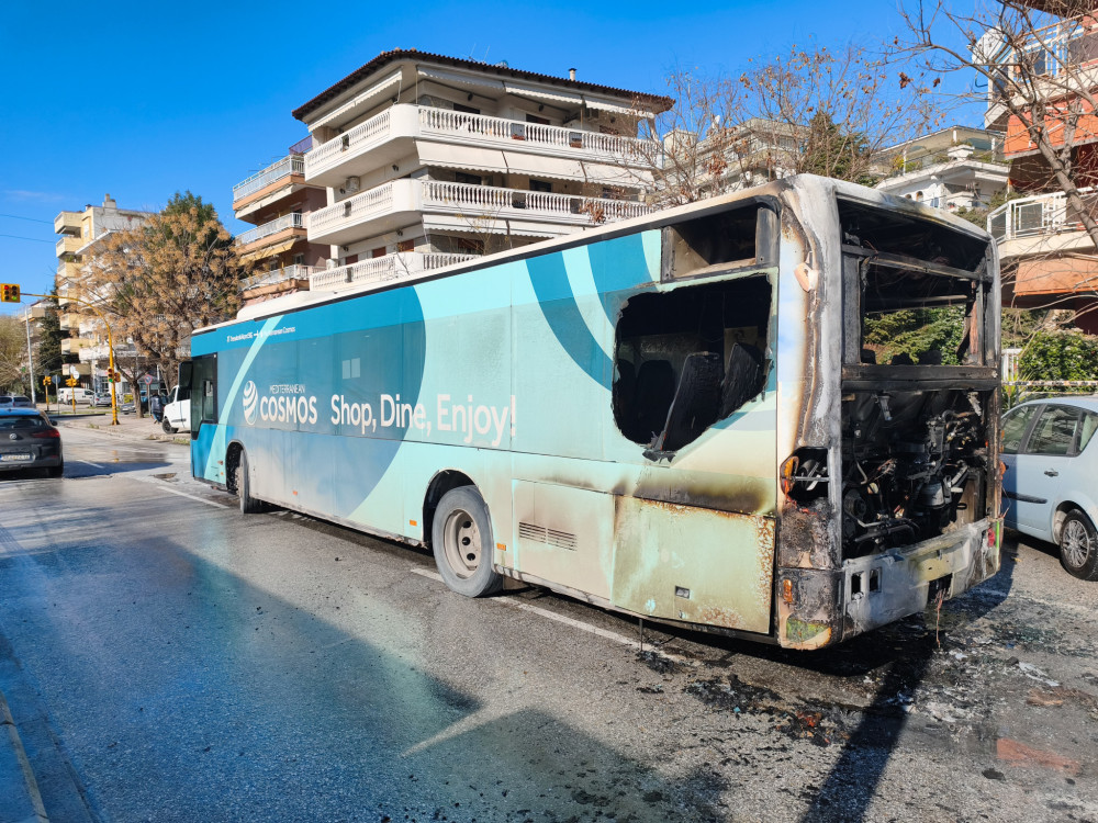 Θεσσαλονίκη: στις φλόγες λεωφορείο του ΟΑΣΘ
