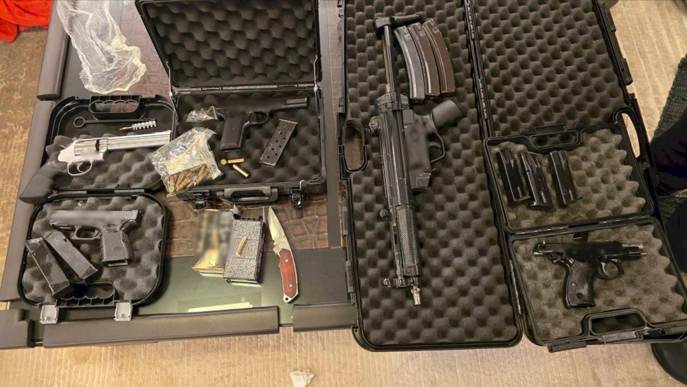 ΕΛΑΣ: κύκλωμα λαθρεμπορίας καπνικών προϊόντων - Κατασχέθηκαν όπλα και μετρητά, 25 συλλήψεις