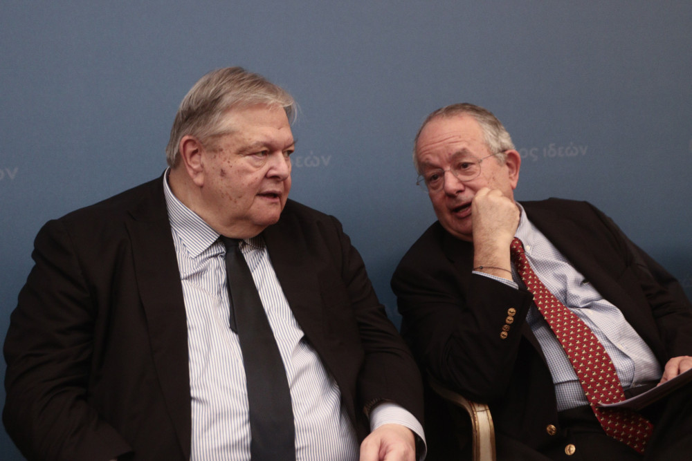 Beef συνταγματολόγων: ξεχειλίζει η πίκρα του Βενιζέλου που δεν έγινε ΠτΔ - Πυρ και μανία με τον Αλιβιζάτο