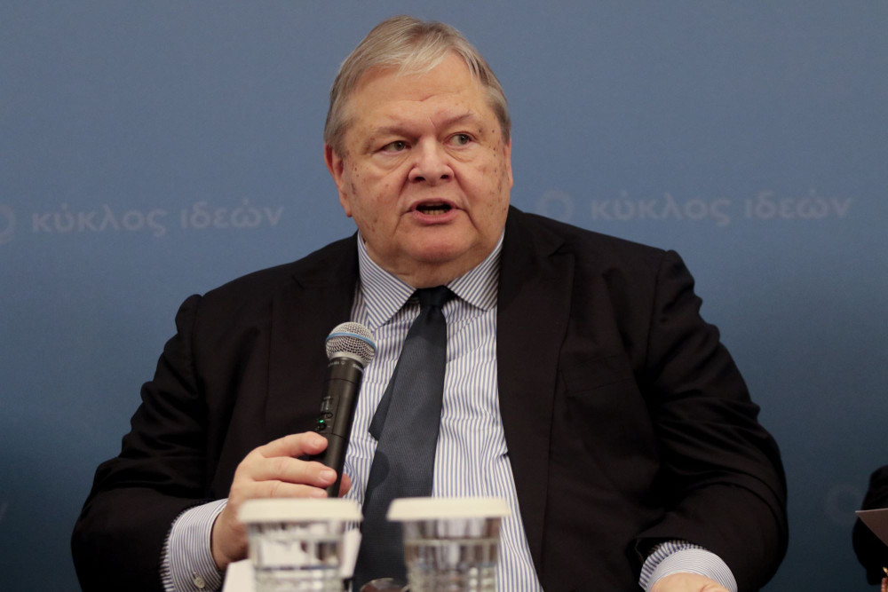 Δεν αντέχει στην ιδέα ότι δεν είναι απαραίτητος