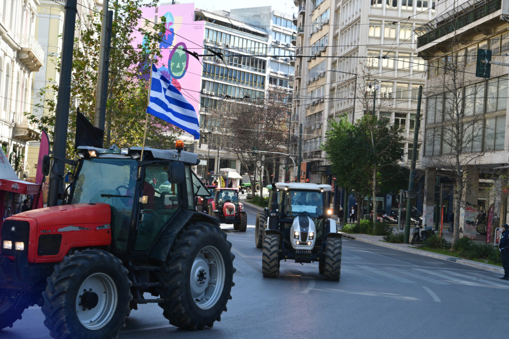 Ανομία με γερές «πλάτες»