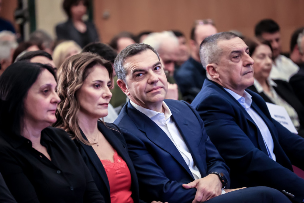 Οργή στο ΠΑΣΟΚ για τον «πράσινο» Κουρέτα: αγκαλιές και στήριξη στον Τσίπρα