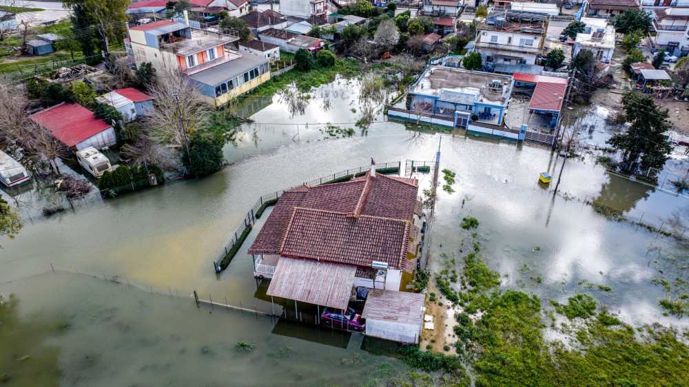 Κακοκαιρία: εκκενώσεις, κατολισθήσεις, αποκλεισμοί - Πού υπάρχουν σοβαρά προβλήματα (photos)