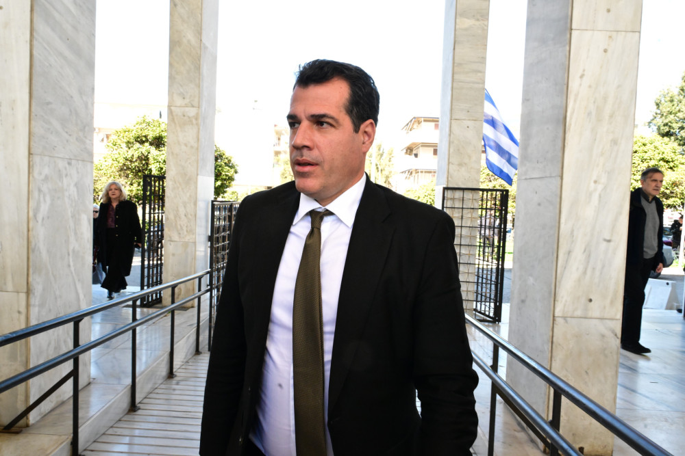 Ο Θάνος Πλεύρης επισκέφτηκε την κλειστή δομή στο Βαγιοχώρι - «Πολύ αυστηροί στη φύλαξη των συνόρων»