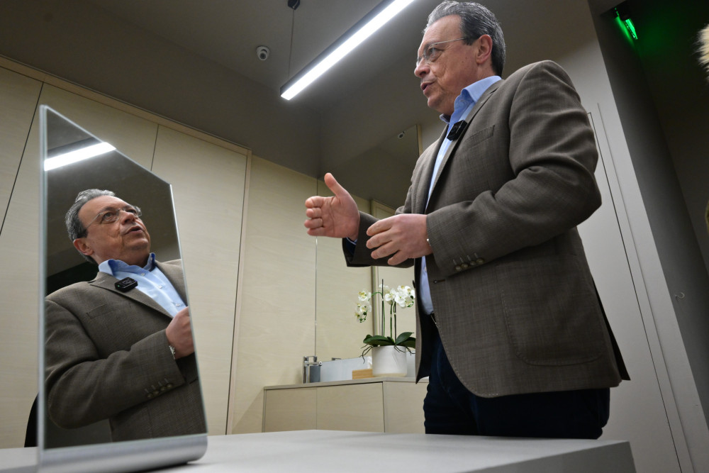 Ο Φάμελλος βλέπει «λουκέτα παντού»: κινδυνολογία με παλιές συνταγές για τις μικρομεσαίες επιχειρήσεις