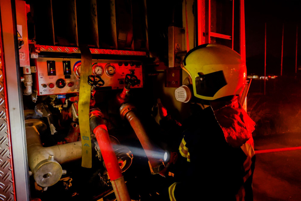 Θεσσαλονίκη: υπό μερικό έλεγχο η φωτιά στο πρώην στρατόπεδο Κόδρα