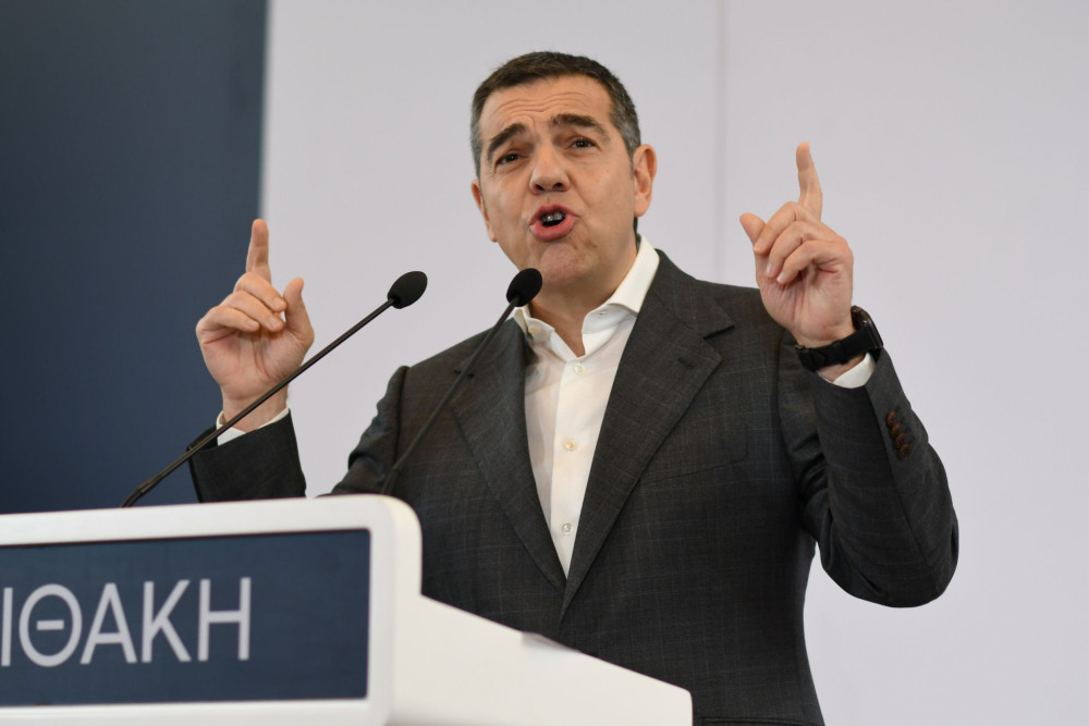 Κόντρα Τσίπρα-Καρυστιανού για τα νουμεράκια των… δημοσκοπήσεων και τη δεύτερη θέση