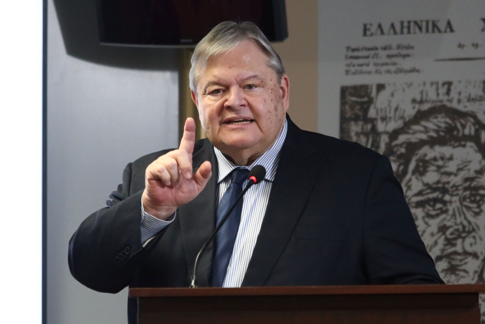 Ζώνουν τα… φίδια τον Ανδρουλάκη: στο μικροσκόπιο της Χαριλάου Τρικούπη η «κινητικότητα» Βενιζέλου