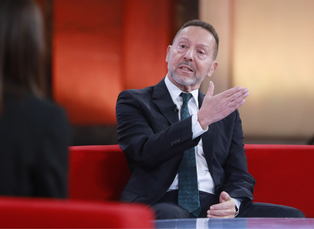 O Στουρνάρας «κατεδάφισε» το… αυθαίρετο του Τσίπρα: στον κάδο απορριμμάτων τα «καθαρά χέρια»