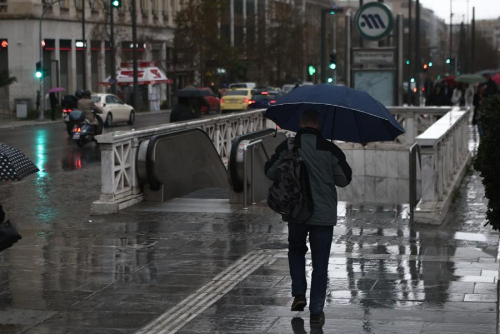 Καιρός: καταιγίδες σε δυτικά και βόρεια με θυελλώδεις νοτιάδες και αφρικανική σκόνη - Κατολισθήσεις και διακοπές κυκλοφορίας