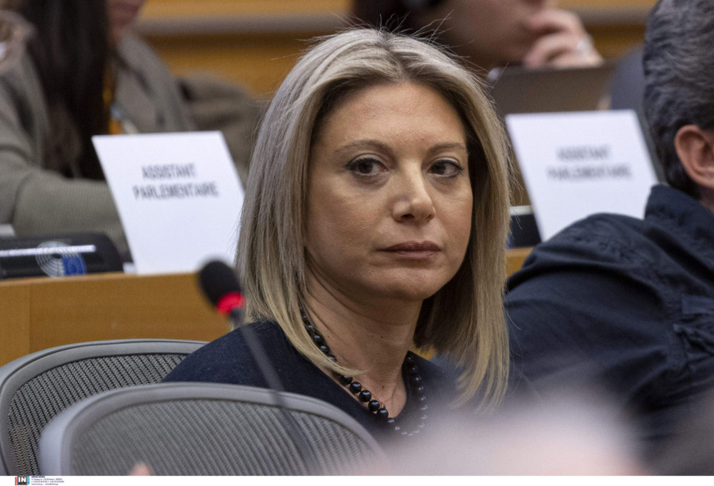 Ξαναζεσταίνουν τη «σούπα» της εν κινήσει αντικατάστασης: ο Τσίπρας, η Καρυστιανού και ο… κουβάς