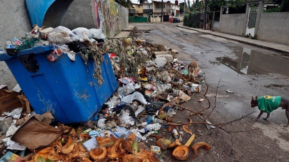 Η Αβάνα πνίγεται στα σκουπίδια - Πάνω από τα μισά απορριμματοφόρα δεν έχουν καύσιμα