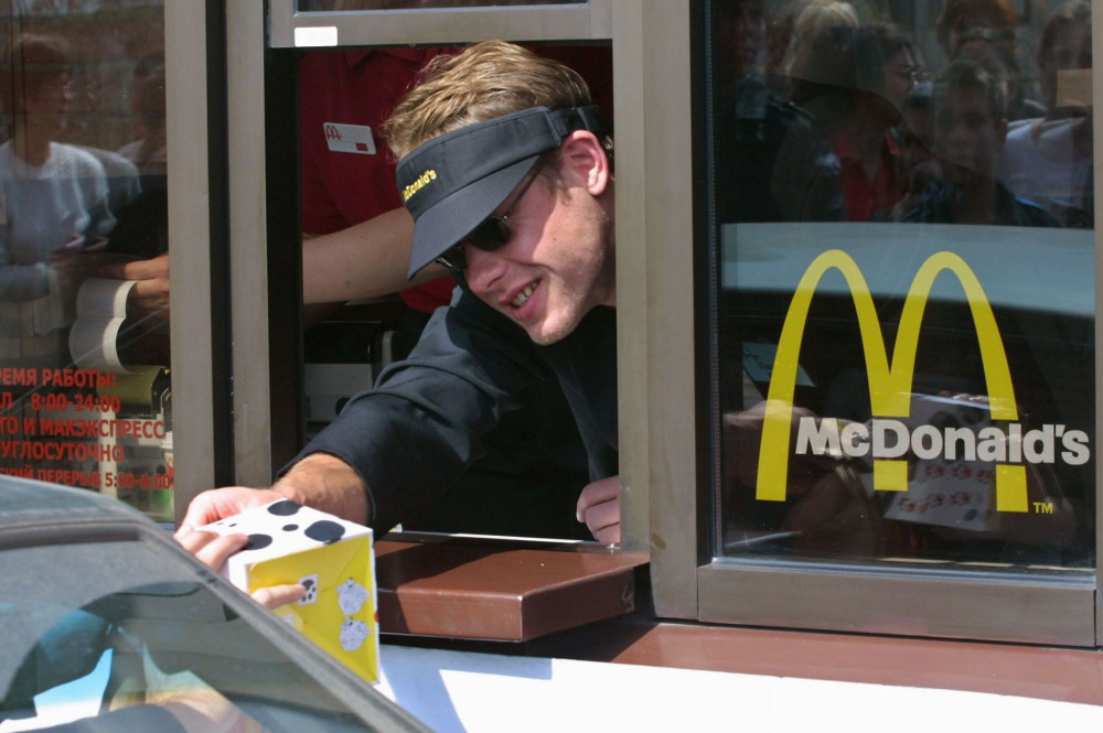 Σαν σήμερα το 1990 η Μόσχα μαθαίνει να τρώει χάμπουργκερ