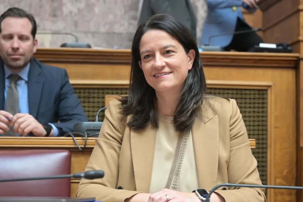 Νίκη Κεραμέως στη Βουλή για Εθνική Κοινωνική Συμφωνία: Ανοίγει τον δρόμο για αυξήσεις μισθών και παροχών