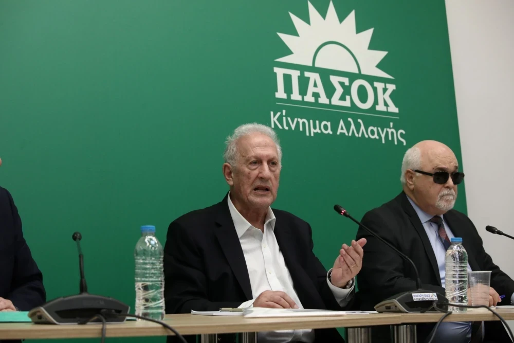ΠΑΣΟΚ: Τα παρατράγουδα της διεύρυνσης, οι νέες προσχωρήσεις και το καρφί Δούκα
