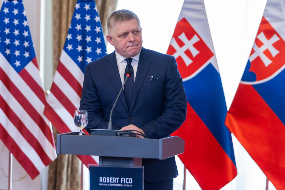 Σλοβακία και Ουγγαρία απειλούν με διακοπή ρεύματος την Ουκρανία αν δεν αποκατασταθεί η ροή ρωσικού πετρελαίου