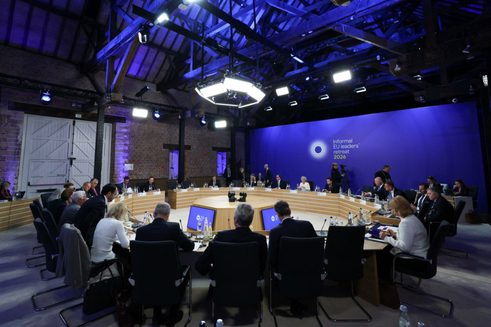 Σύνοδος ΕΕ: πίεση Μακρόν για άμεσες αποφάσεις - Διαφωνία Όρμπαν  για την Ουκρανία