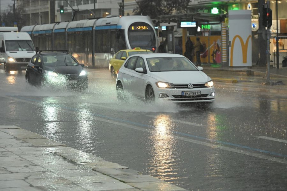 Νέο έκτακτο δελτίο επιδείνωσης της κακοκαιρίας από την ΕΜΥ σε εννέα περιφέρειες - Πού έπεσε ο μεγαλύτερος όγκος νερού