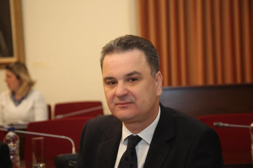 Ξυνίδης για ΠΑΣΟΚ: Αυτό δεν είναι συνέδριο, είναι αυτοεξευτελισμός