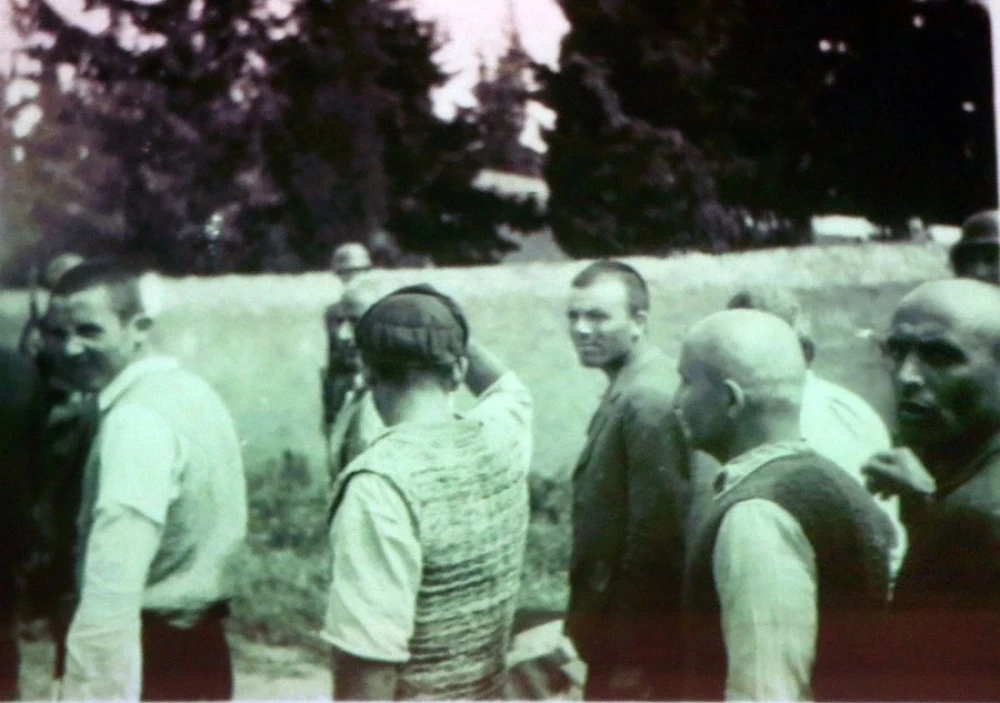 ΥΠΠΟ: παρουσίασε τις φωτογραφίες ντοκουμέντα από τις εκτελέσεις της Καισαριανής