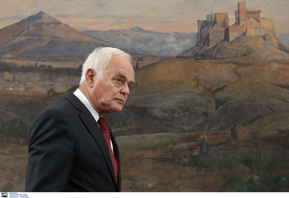 Ο Γιώργος Γεραπετρίτης αποχαιρετά τον δάσκαλο Αντώνη Μανιτάκη