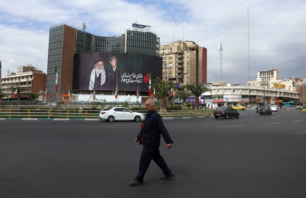 Το Ισραήλ «χτυπά» το ιρανικό υπουργείο πληροφοριών