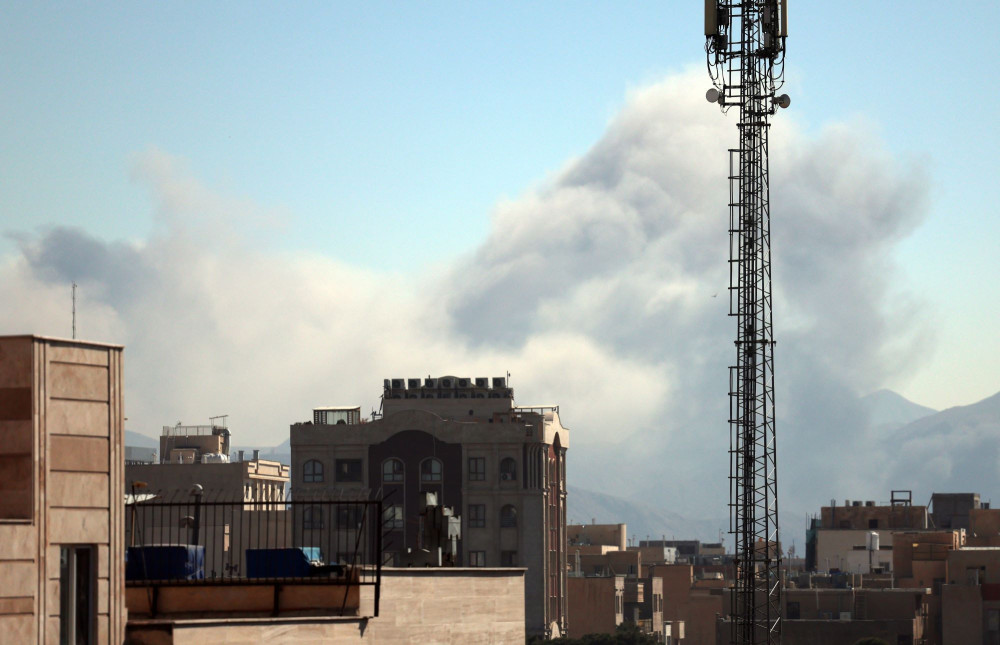 Προελαύνει το Ισραήλ στον Λίβανο - Χτύπησε το Προεδρικό Μέγαρο του Ιράν