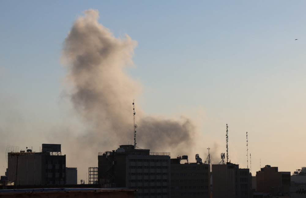 Ισραήλ και ΗΠΑ ισοπέδωσαν το κτήριο όπου θα εκλεγόταν ο νέος ανώτατος ηγέτης του Ιράν (video)