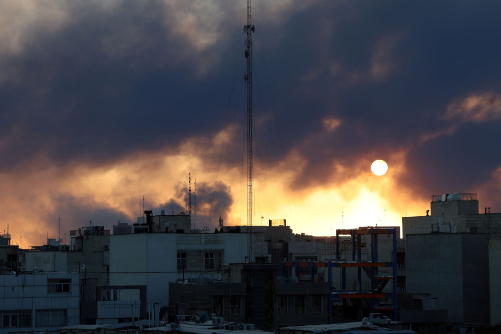 Νέα πλήγματα του Ισραήλ σε «δεκάδες» στόχους σε Ιράν και Λίβανο - «Στόχος ο διάδοχος Χαμενεΐ»