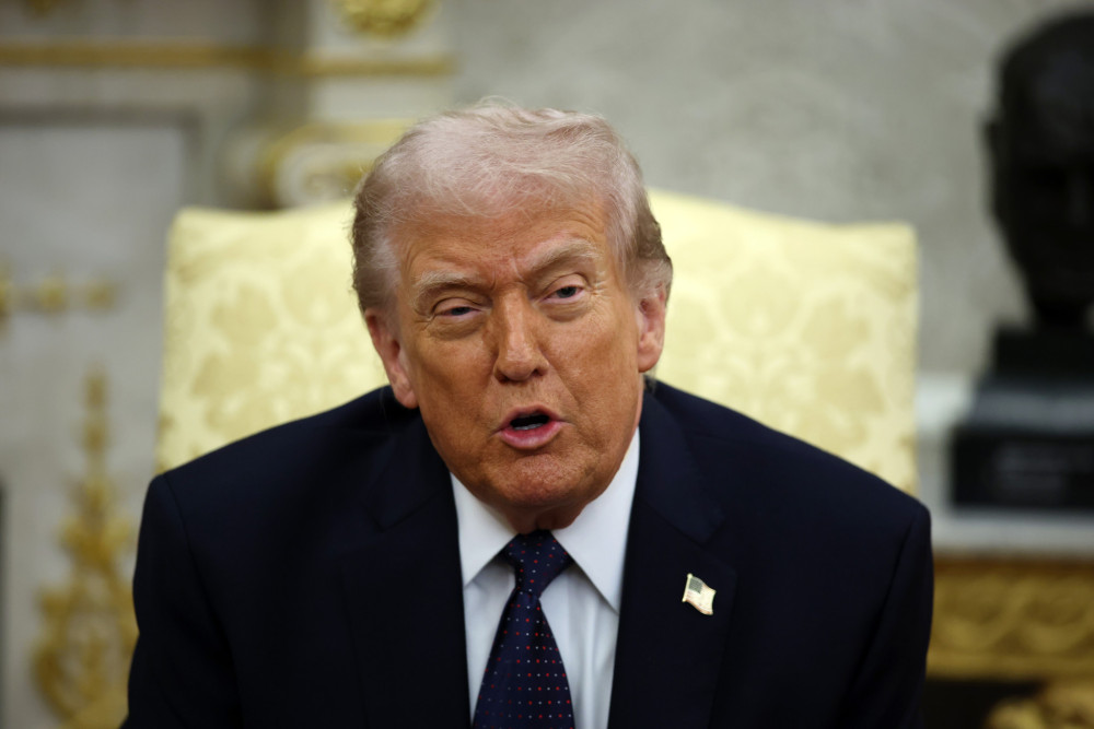 Ντόναλντ Τραμπ: Διακόπτει τις εμπορικές σχέσεις με την Ισπανία - «Δεν είναι Τσώρτσιλ» ο Στάρμερ