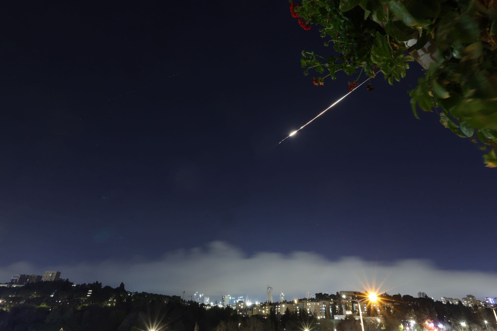 Σφοδρά πλήγματα ανάμεσα σε Ισραήλ και Ιράν - Η Τεχεράνη λέει ότι χτύπησε Κούρδους