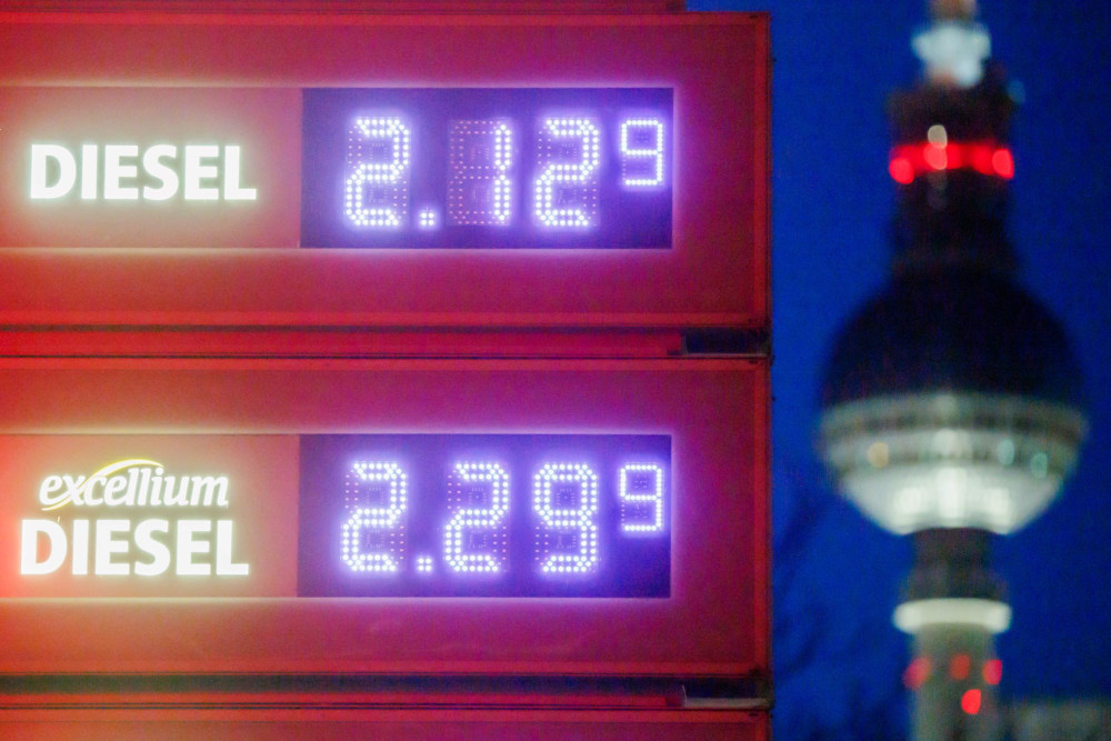 Ντόναλντ Τραμπ: προς άρση των κυρώσεων που έχει επιβάλει στο πετρέλαιο