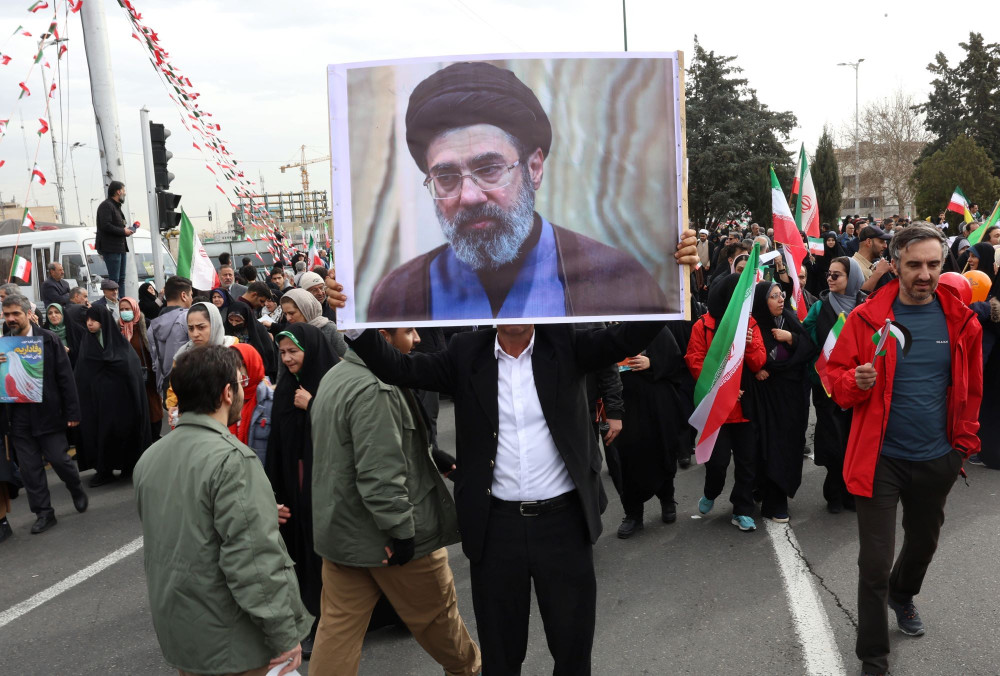 Ποιος είναι ο Μοτζτάμπα Χαμενεΐ, ο νέος ανώτατος ηγέτης του Ιράν - Πίστη ορκίζονται οι Φρουροί της Επανάστασης