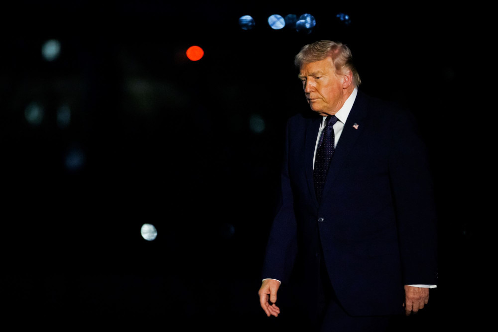 Προειδοποίηση Τραμπ για πιο σκληρά χτυπήματα αν το Ιράν μπλοκάρει τα Στενά του Ορμούζ