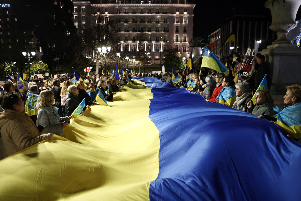 Πορεία για την ειρήνη στην Αθήνα: Ουκρανοί και Έλληνες ενωμένοι κατά της ρωσικής εισβολής (photos)
