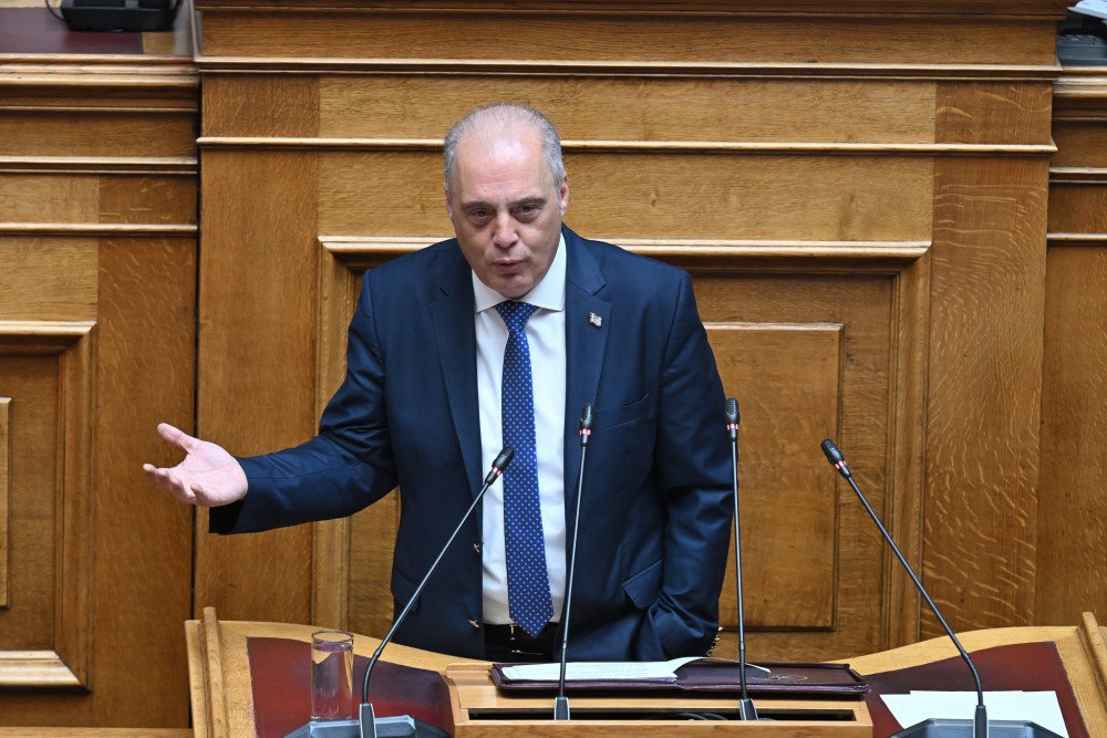 Χυδαία σεξιστική επίθεση Βελόπουλου στην Κίμπερλι Γκιλφόιλ