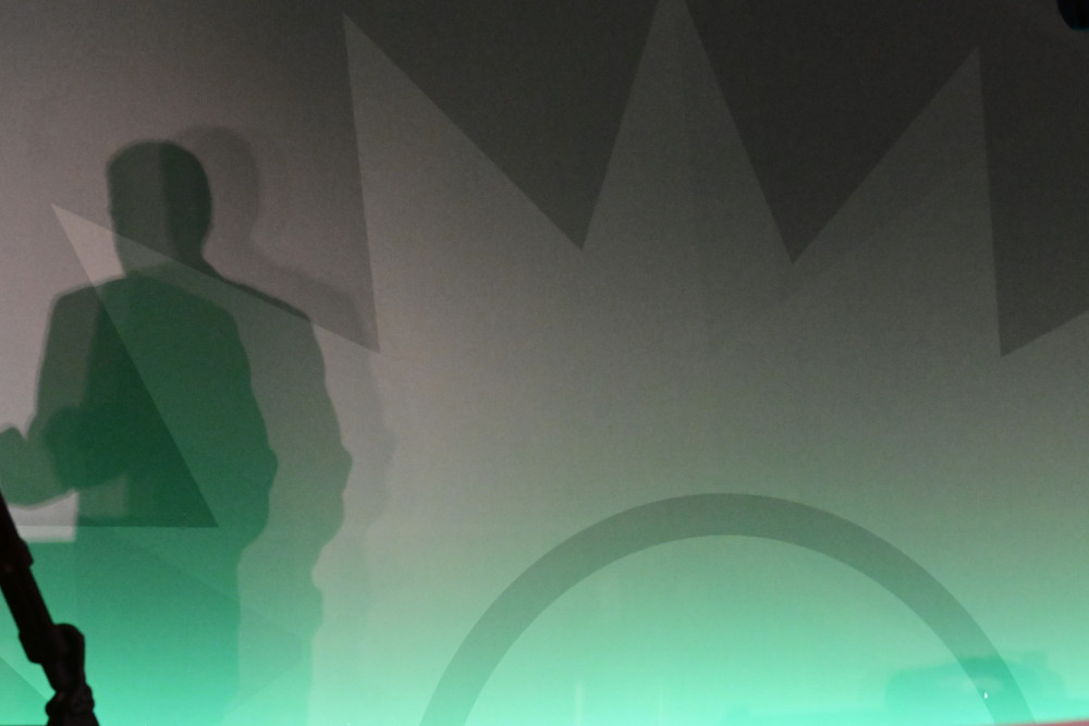 Σε βέρτιγκο το ΠΑΣΟΚ: το συνέδριο, η κολλημένη βελόνα και το… Πάσχα