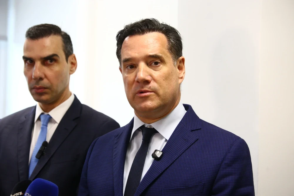 Ο Άδωνις προχωρά σε μηνύσεις για τα fake news περί offshore: το νέο παιχνίδι των λασπολόγων