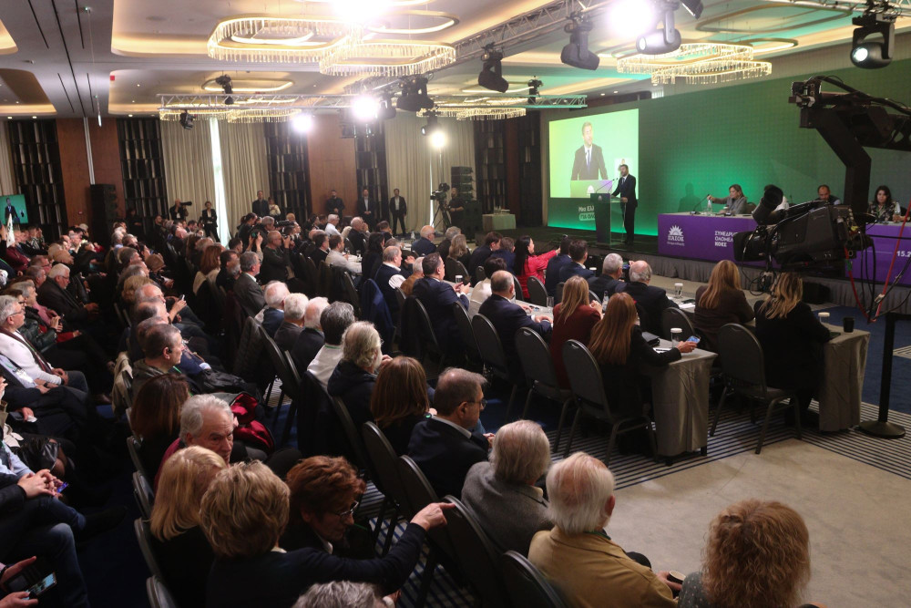 ΠΑΣΟΚ: Συνέδριο εσωκομματικού ξεκαθαρίσματος - Τα σχέδια των δελφίνων