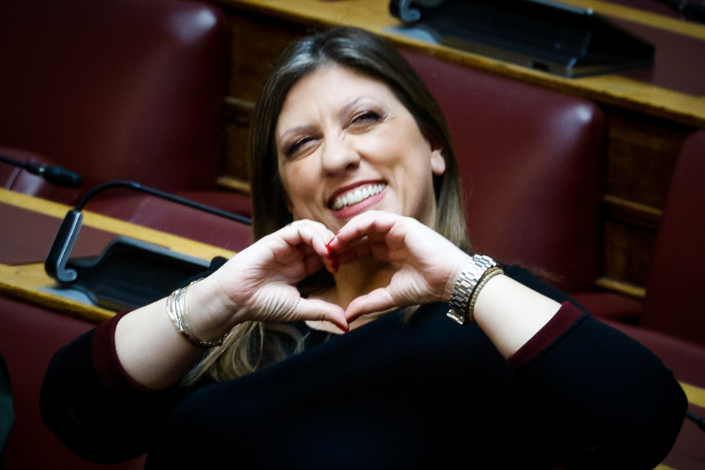 Η Ζωή Κωνσταντοπούλου τα έχει βρει σκούρα και ξεκίνησε ξανά τις… καρδούλες