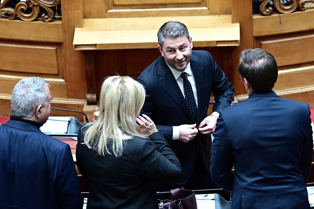 Η αυτοθυματοποίηση Ανδρουλάκη, το Συνέδριο και ο πανικός για την κολλημένη βελόνα