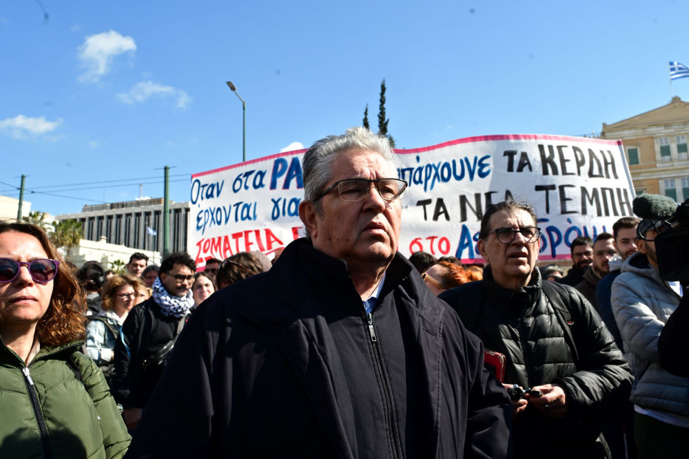 Τι δουλειά είχαν τα… εργατικά κέντρα στις ομιλίες για την επέτειο των Τεμπών;