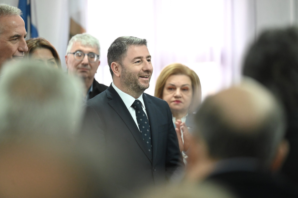 Το ΠΑΣΟΚ κινείται αριστερά, η βελόνα ακίνητη