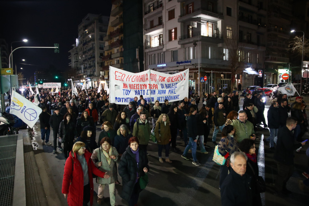 Σε σύγχυση τα άκρα: πότε με τους μουλάδες, πότε με τους Ρώσους και πότε με τους Μαδούρους