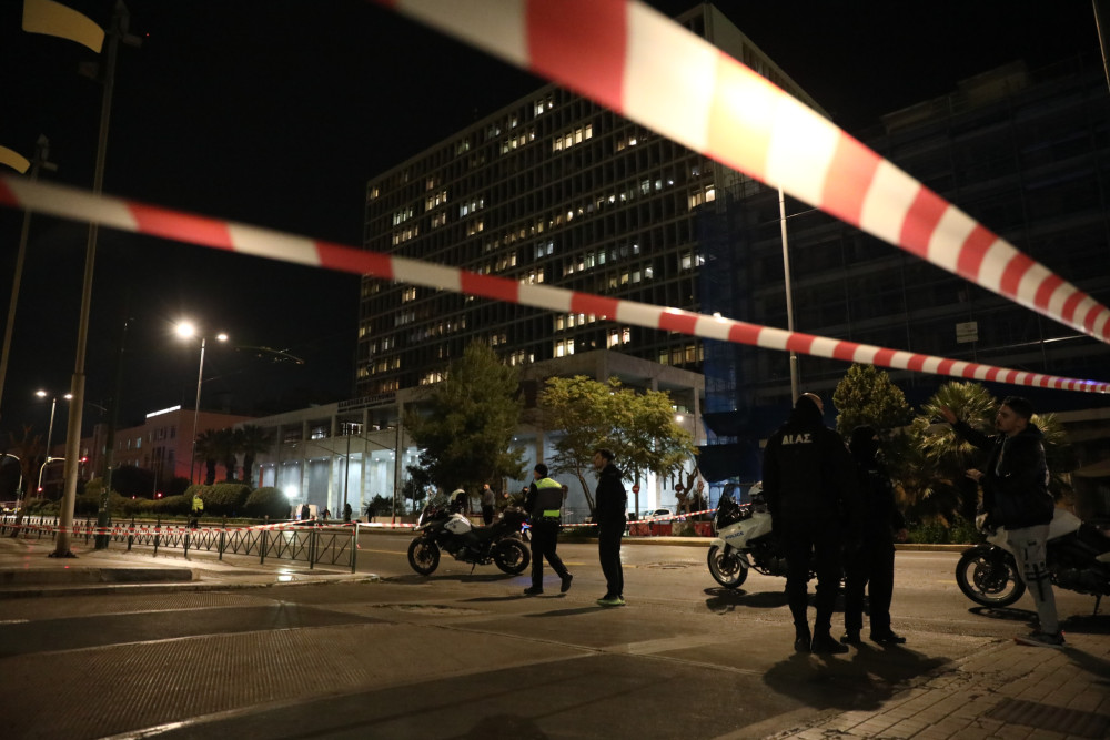 ΓΑΔΑ: Συνελήφθη ο άνδρας που απειλούσε με εκρηκτικά - Αληθινές οι χειροβομβίδες, απενεργοποιήθηκαν με ελεγχόμενη έκρηξη