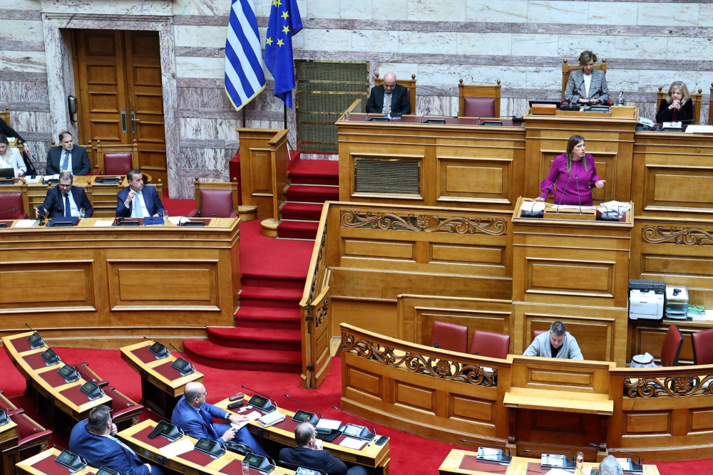 Νέες χυδαιότητες Κωνσταντοπούλου στη Βουλή - Αγανακτισμένος ο Κακλαμάνης: «Ντροπή»