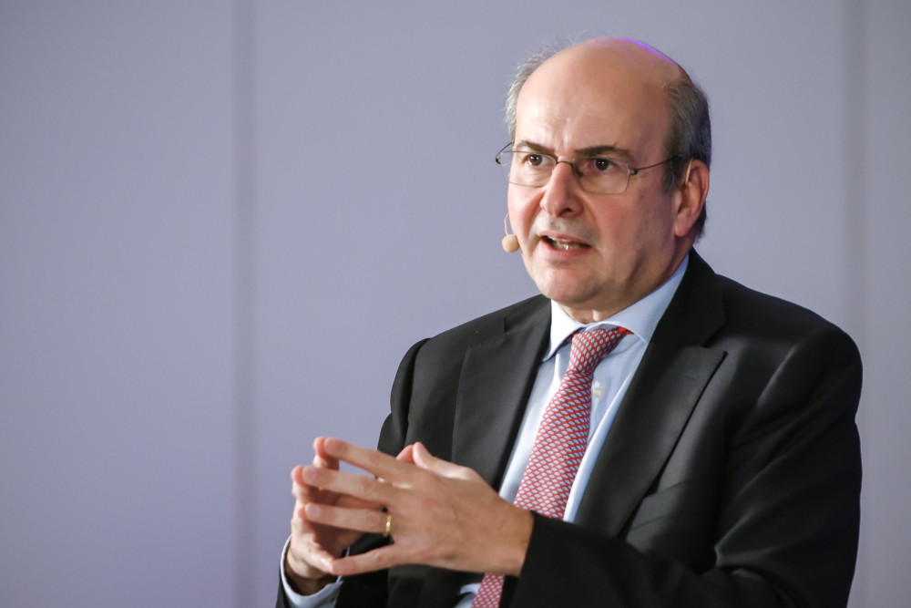 Κωστής Χατζηδάκης: Πώς η Ελλάδα σπάει ρεκόρ τουρισμού και αναβαθμίζει τα λιμάνια της