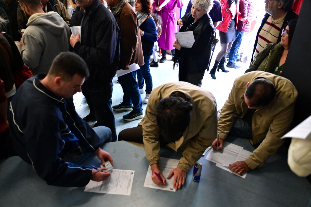 Γιατί απομακρύνεται το αναποφάσιστο Κέντρο από το ΠΑΣΟΚ;
