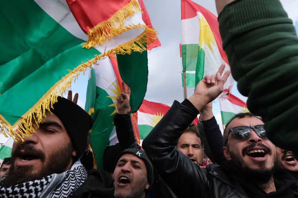 Βαγδάτη: διαδηλωτές επιχείρησαν να σπάσουν τον κλοιό ασφαλείας της αμερικανικής πρεσβείας - Συγκρούσεις με τις δυνάμεις ασφαλείας