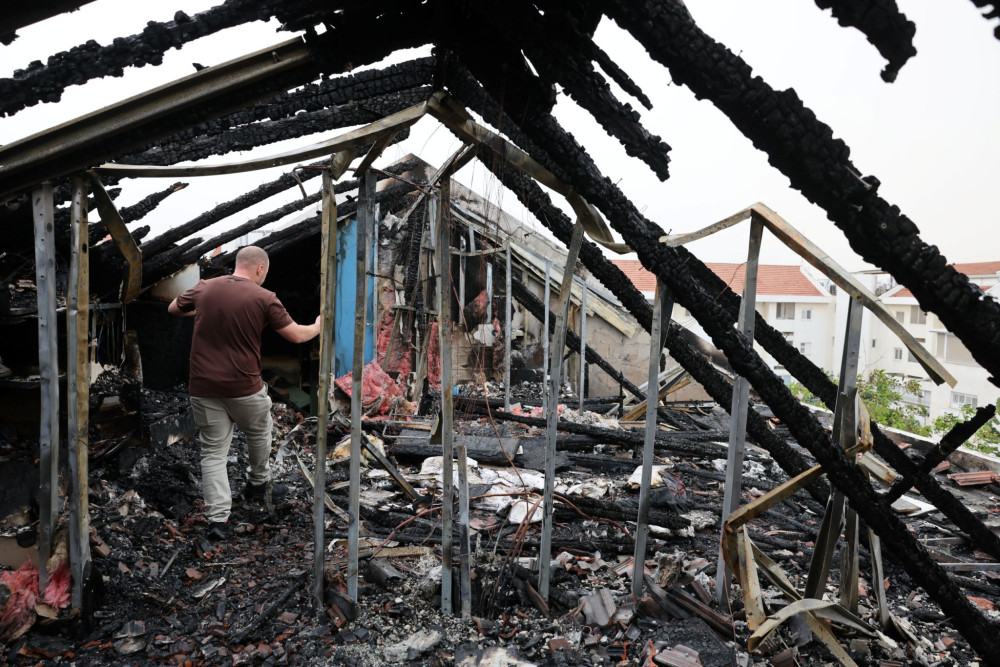 Κλιμάκωση στη Μέση Ανατολή: το Ισραήλ πλήττει το Ιράν - Σκληρή απάντηση από Τεχεράνη και Χεζμπολάχ με απειλές κατά Νετανιάχου